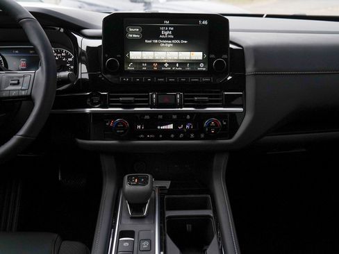 New 2025 Nissan Pathfinder SL image 16