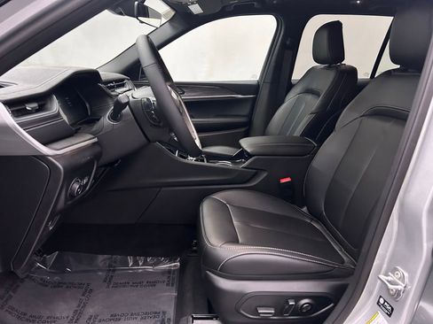 New 2025 Jeep Grand Cherokee Limited image 12