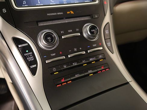 Used 2019 Lincoln Nautilus Select FWD image 8