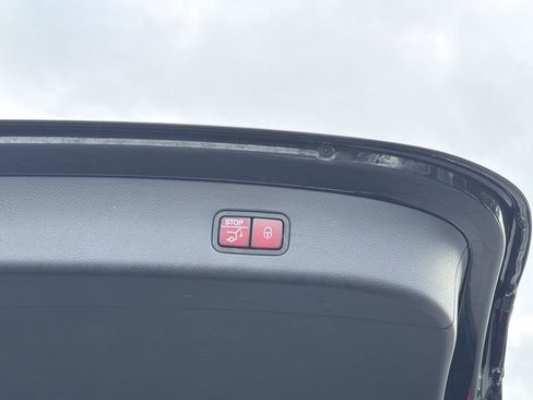 Used 2023 Mercedes-Benz GLC 300 4MATIC image 16