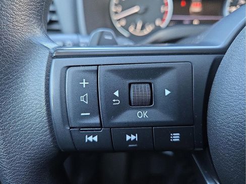 Used 2024 Nissan Rogue S image 19