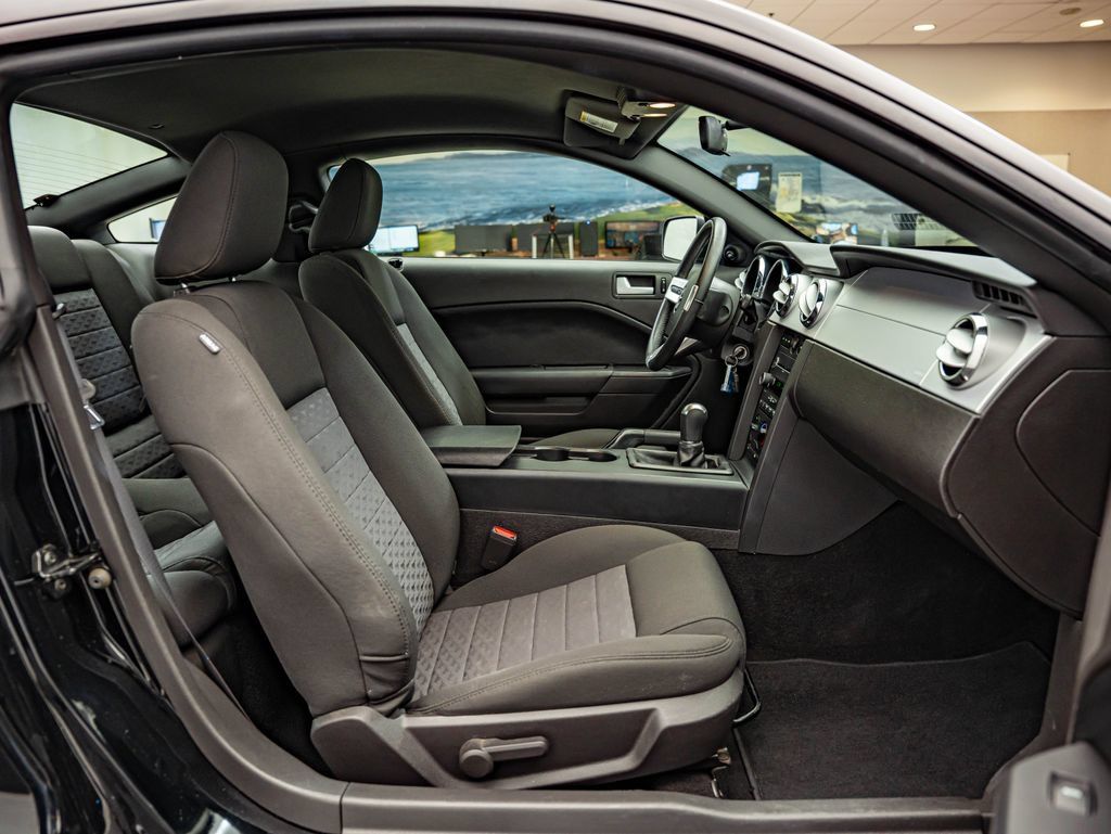 Used 2008 Ford Mustang GT RWD image 36