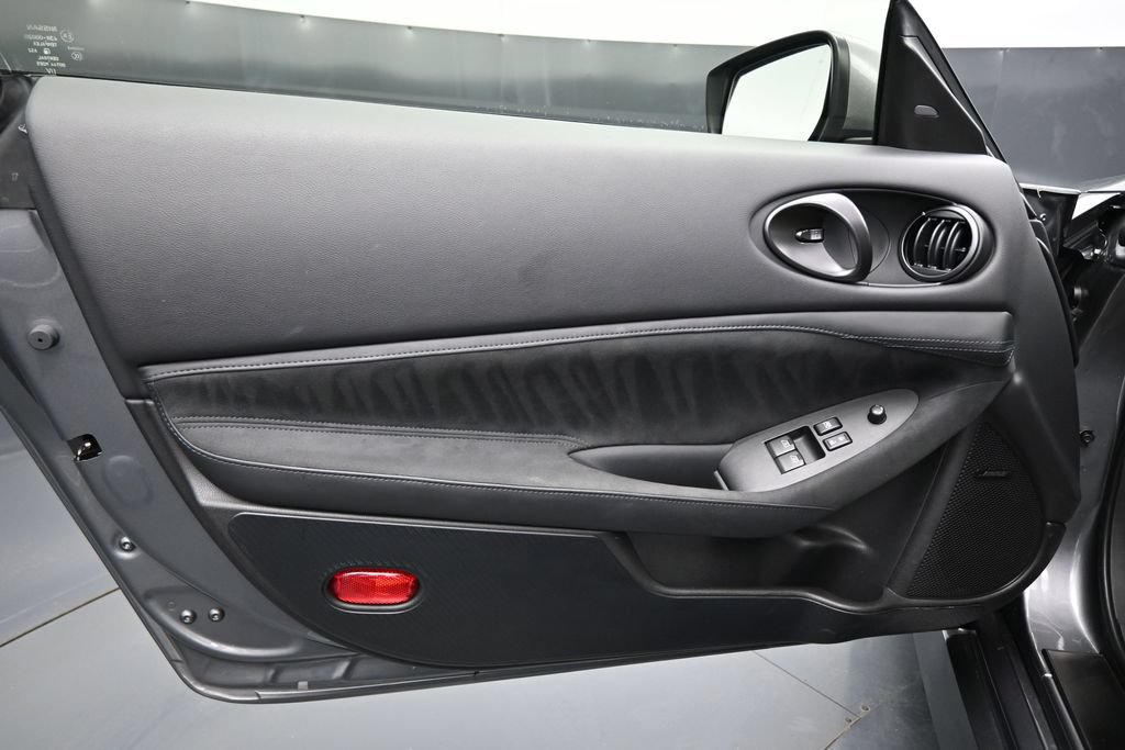 Used 2025 Nissan Z Performance w/ Floor Mat Package RWD image 10