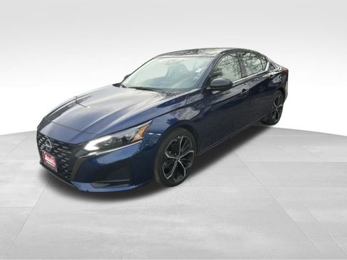 Used 2023 Nissan Altima 2.5 SR image 4