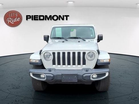 Used 2019 Jeep Wrangler Unlimited Sahara image 3