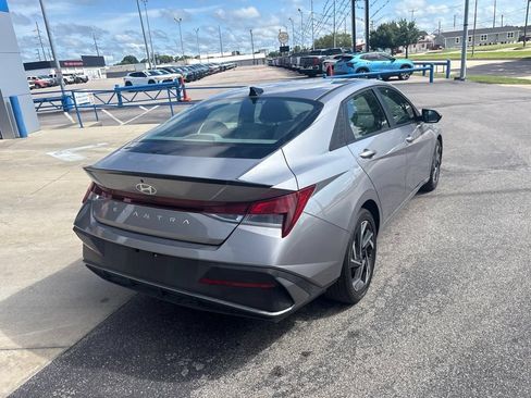 Used 2025 Hyundai Elantra Sport FWD image 7
