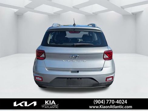 Used 2025 Hyundai Venue SEL FWD image 4
