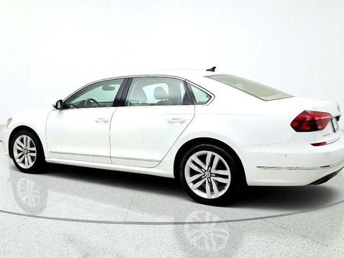 Used 2017 Volkswagen Passat 3.6 SEL Premium FWD image 7