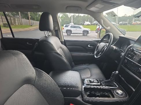 Used 2024 INFINITI QX80 Sensory AWD/4WD image 10