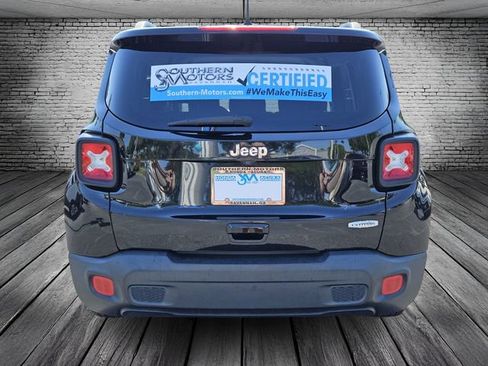 Used 2018 Jeep Renegade Latitude FWD image 4