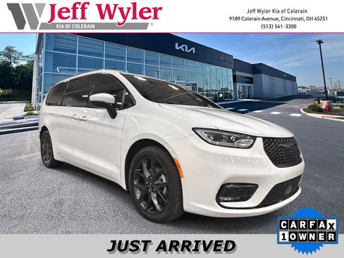 Used 2023 Chrysler Pacifica Touring-L w/ S Appearance Package image 1
