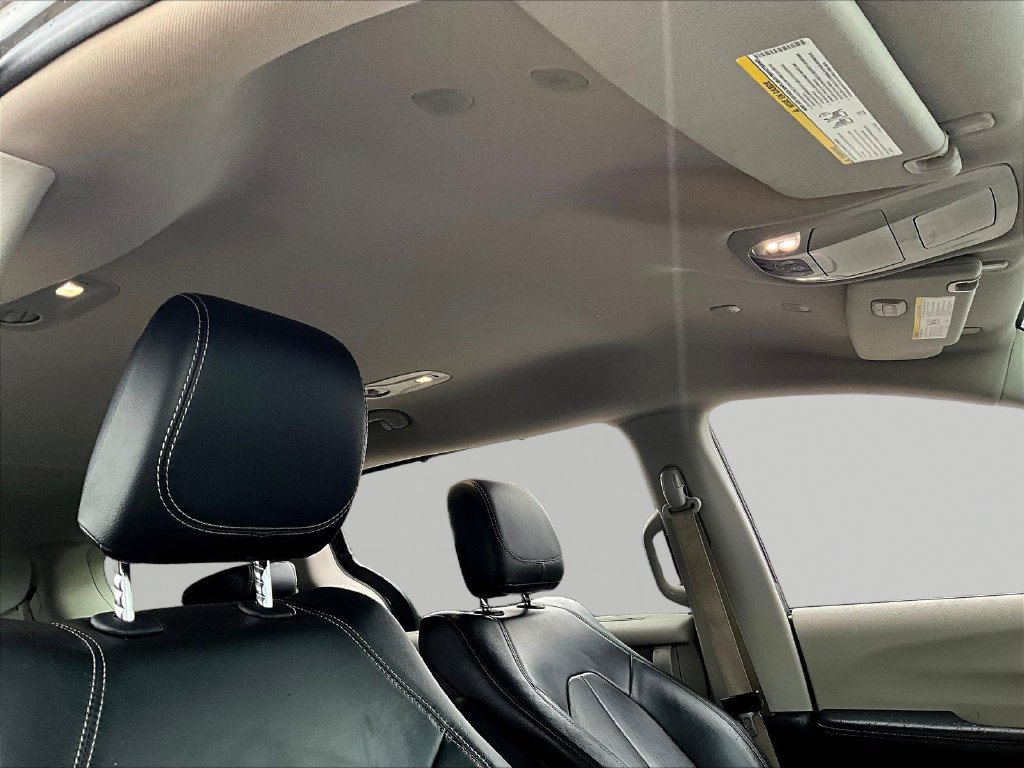 Used 2022 Chrysler Pacifica Touring-L FWD image 29