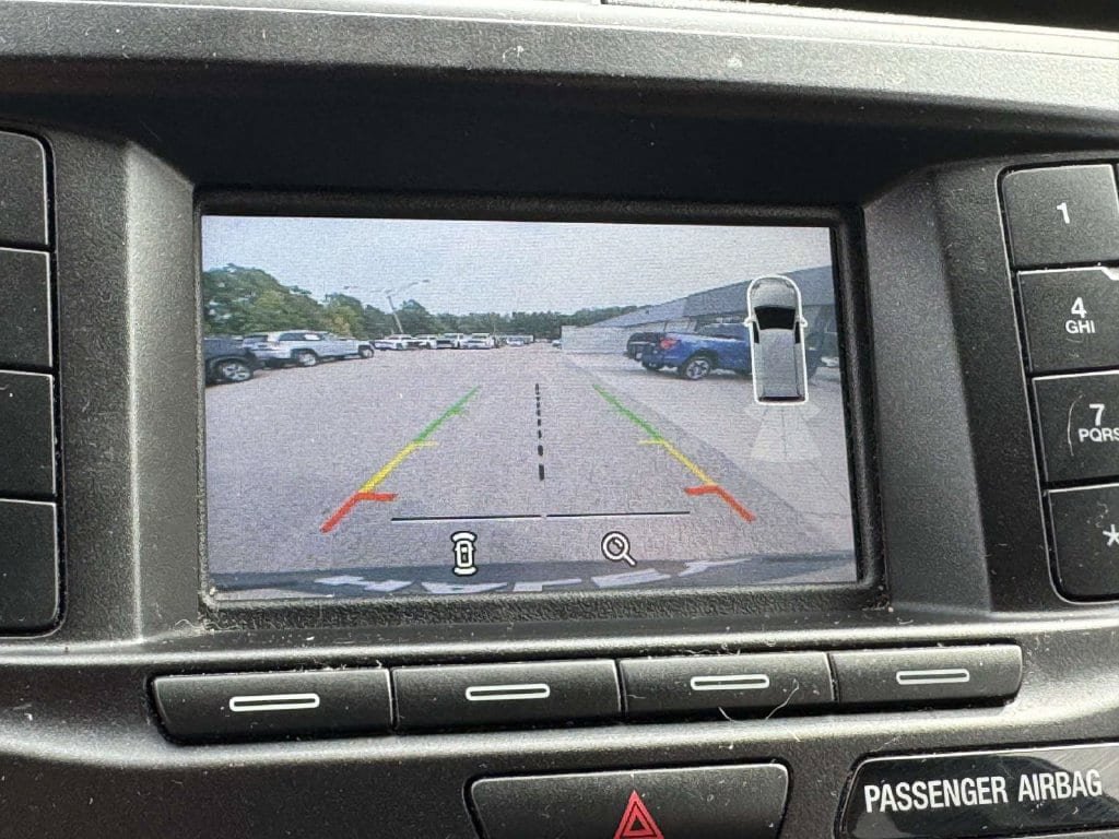 Used 2018 Ford Explorer XLT FWD image 4
