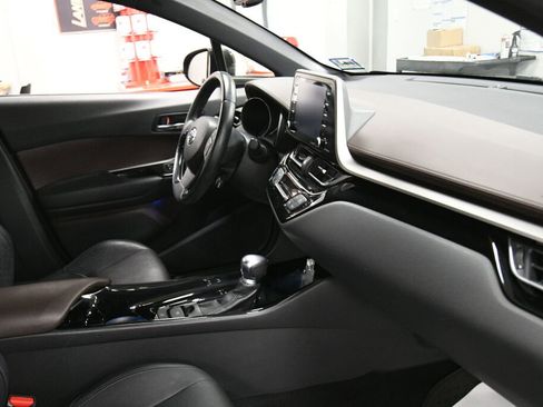 Used 2019 Toyota C-HR Limited image 28