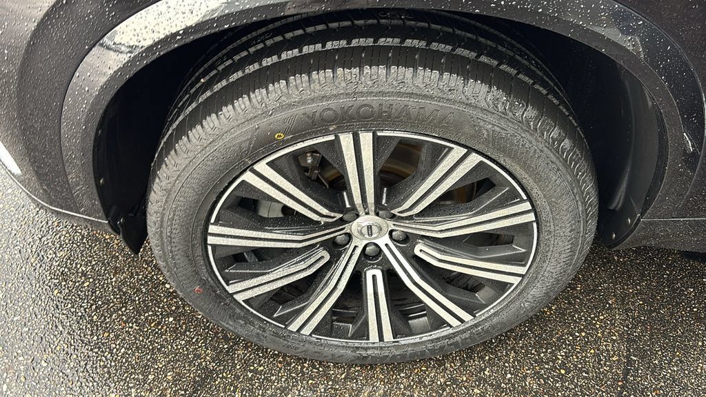 Certified 2024 Volvo XC90 B5 Core w/ Climate Package AWD/4WD image 32
