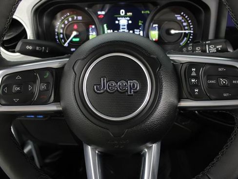 Used 2025 Jeep Wrangler Unlimited Sahara AWD/4WD image 12