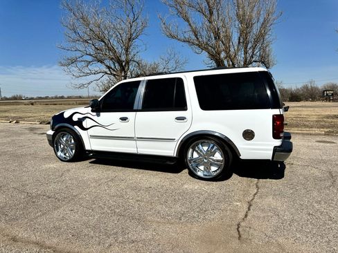 Used 2002 Ford Expedition XLT image 17
