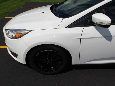 Used 2017 Ford Focus SE FWD image 29