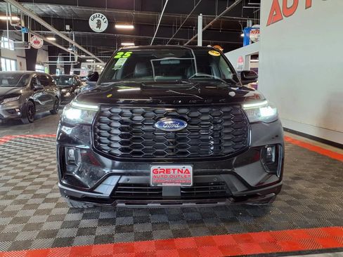 Used 2025 Ford Explorer ST-Line w/ ST-Line Street Pack AWD/4WD image 2