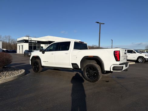 Used 2024 GMC Sierra 2500 AT4 w/ AT4 Premium Plus Package image 8
