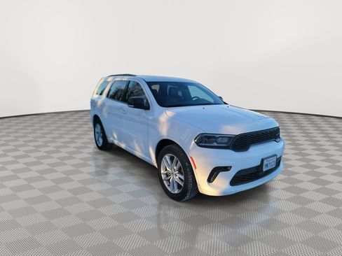 Used 2024 Dodge Durango GT image 2