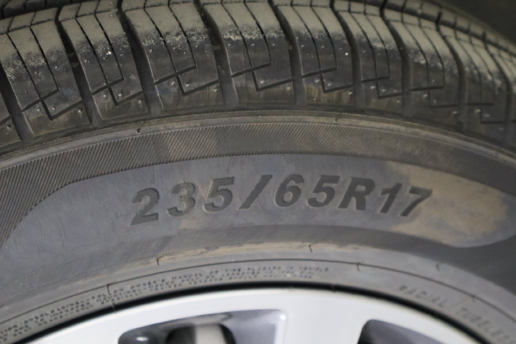 Used 2024 Chrysler Pacifica Limited FWD image 43