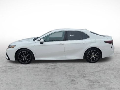 Used 2023 Toyota Camry SE image 9