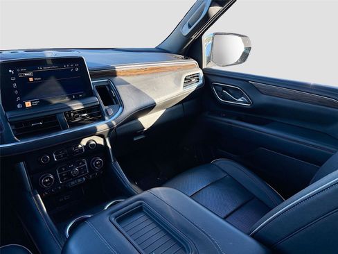 Used 2023 Chevrolet Suburban Premier image 26