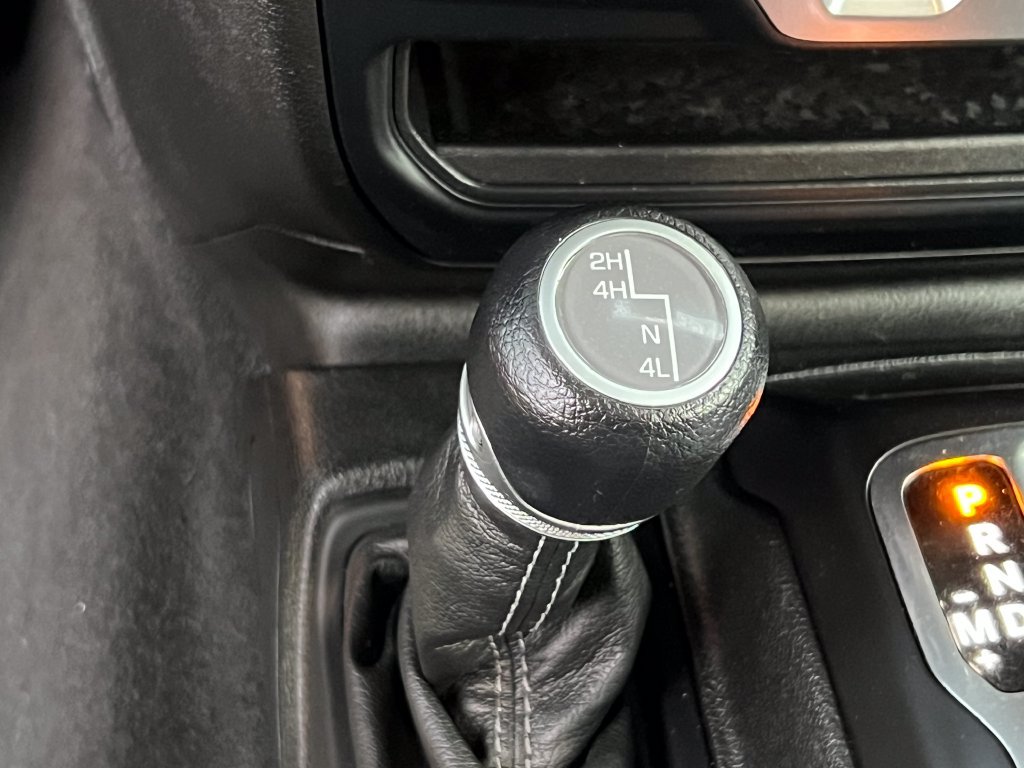 Used 2024 Jeep Wrangler Sport AWD/4WD image 32