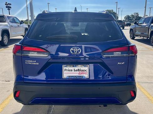 Used 2025 Toyota Corolla Cross XLE FWD image 4