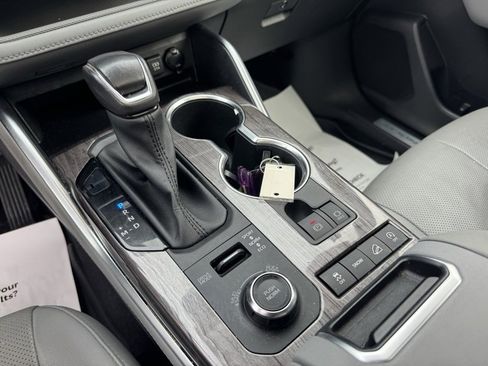 Used 2021 Toyota Highlander Limited image 14