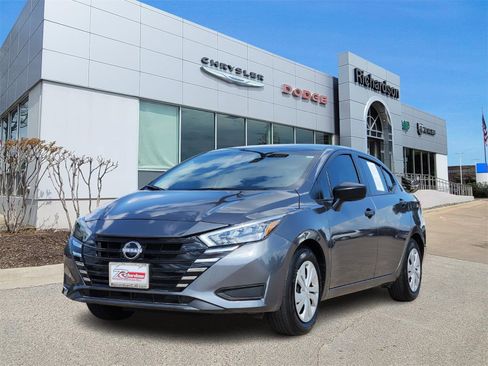 Used 2025 Nissan Versa S w/ Trunk Package image 2