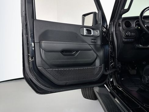 Used 2022 Jeep Wrangler Unlimited Sahara image 20