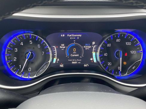 Used 2025 Chrysler Pacifica Select FWD image 24