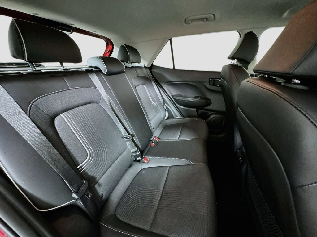 Used 2024 Hyundai Venue Limited FWD image 28