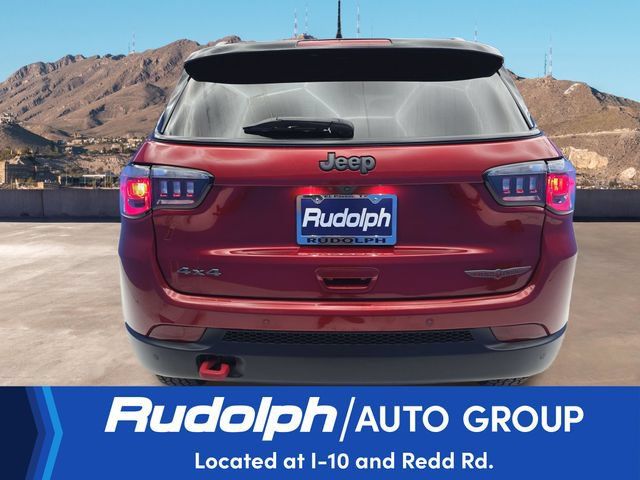 Used 2025 Jeep Compass Trailhawk AWD/4WD image 4