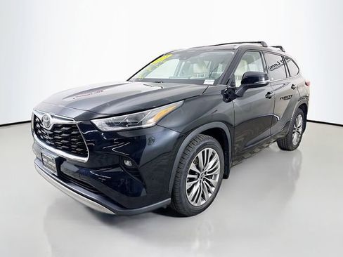 Used 2021 Toyota Highlander Platinum AWD/4WD image 3