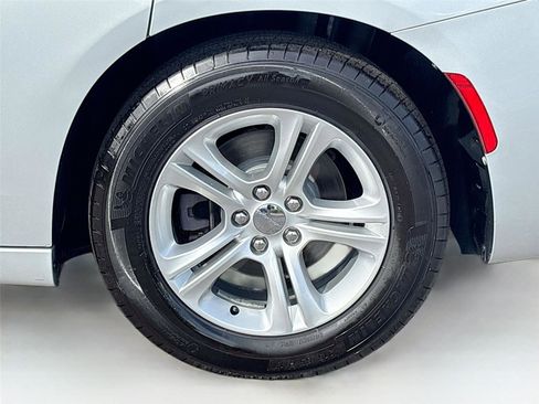 Used 2019 Dodge Charger SXT image 33