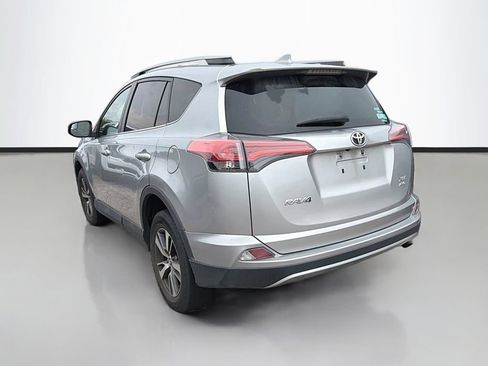 Used 2017 Toyota RAV4 XLE AWD/4WD image 7