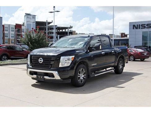 Used 2021 Nissan Titan SV w/ SV Convenience Package RWD image 3