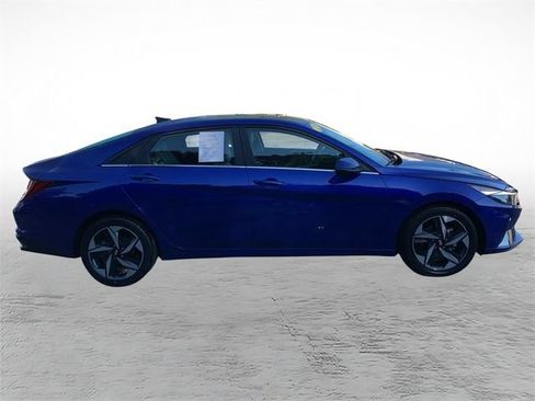 Used 2023 Hyundai Elantra Limited w/ Preferred Accessory Package FWD image 2