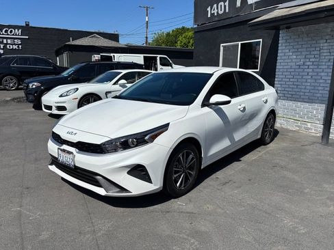 Used 2024 Kia Forte LXS w/ LXS Technology Package FWD image 14