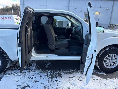 Used 2018 Nissan Frontier SV image 17