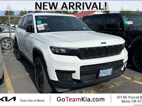 Used 2022 Jeep Grand Cherokee L Laredo AWD/4WD image 1