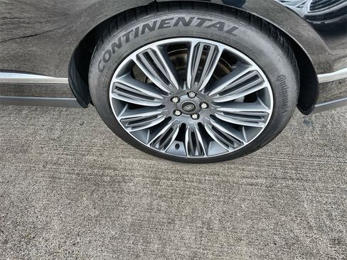 Used 2022 Land Rover Range Rover Westminster Edition image 12