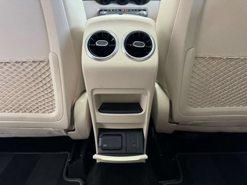 Used 2022 Mercedes-Benz GLB 250 4MATIC w/ Premium Package Lite image 26