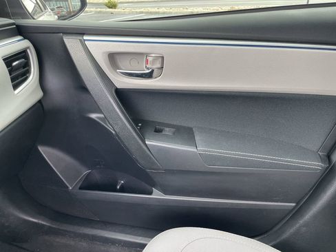 Used 2015 Toyota Corolla LE image 20
