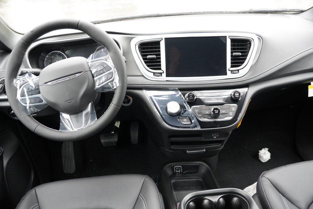 New 2027 Chrysler Pacifica Select AWD/4WD image 13