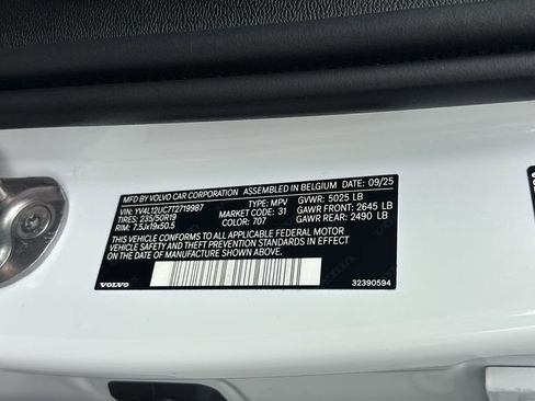 Certified 2026 Volvo XC40 B5 Plus AWD/4WD image 34