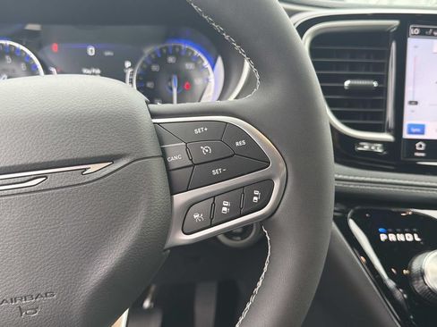 New 2027 Chrysler Pacifica Select AWD/4WD image 10